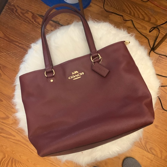 Coach Handbags - Like new beautiful maroon coach purse